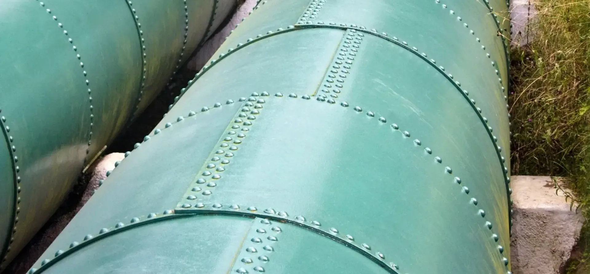 Twin pipeline run through open country