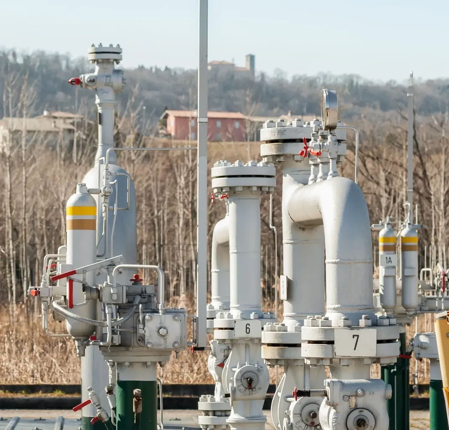 Gas metering and regulating station