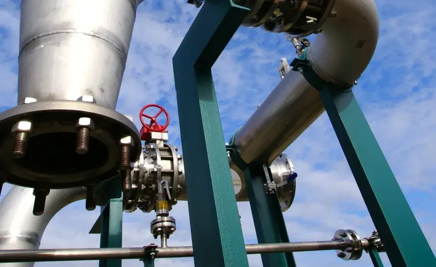 Valve manifold on a product line